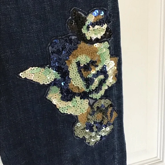 Pilcro slim boyfriend jeans jeans with floral sequins Sz 26 - Picture 3 of 9